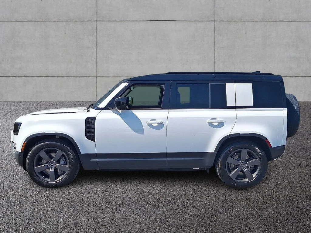 Certified Used 2025 Fuji White Land Rover S image 7