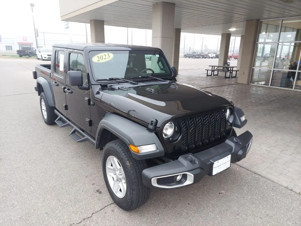 2023 Jeep Gladiator Sport S's photo