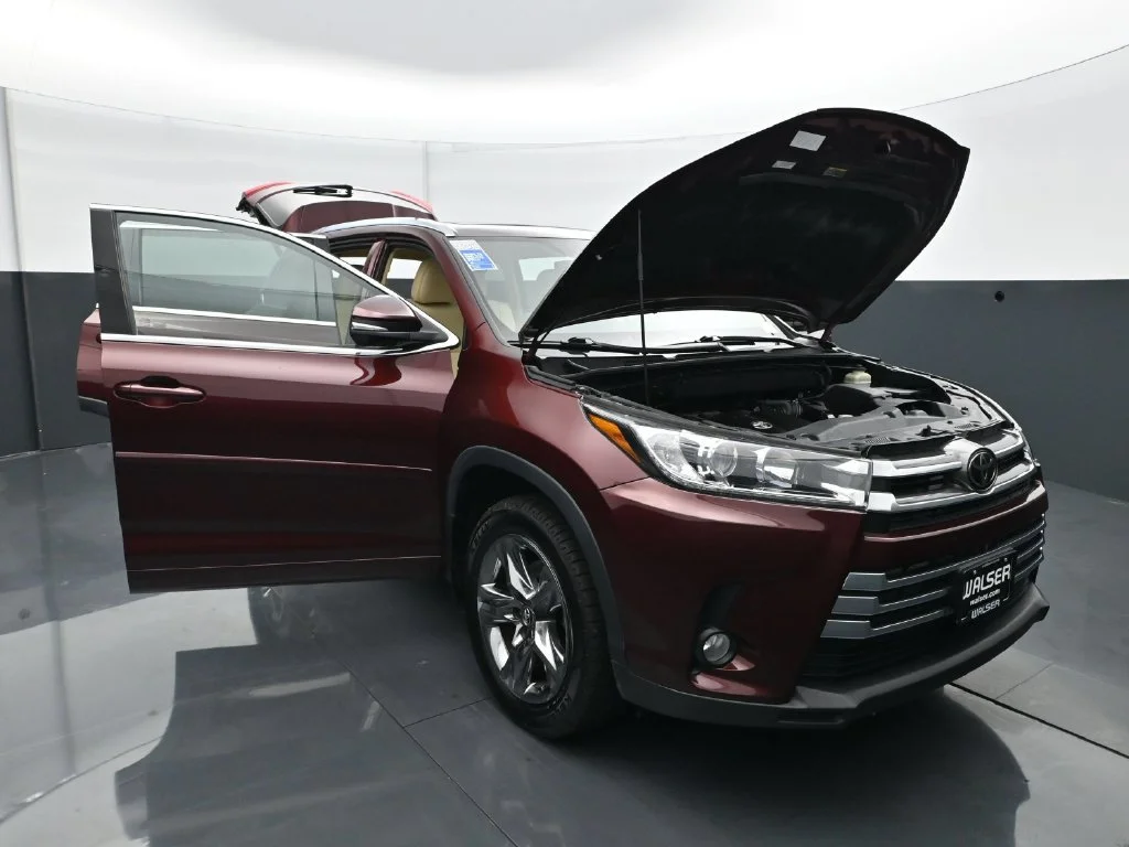 Used 2018 Ooh La La Rouge Mica Toyota Limited Platinum image 36