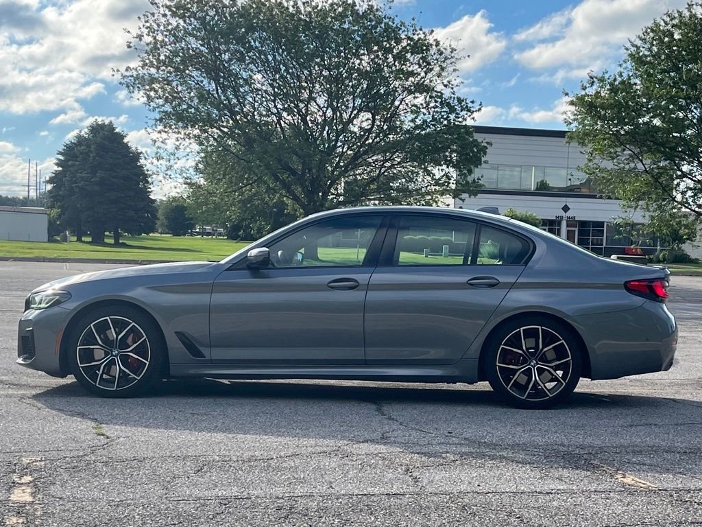 Used 2023 Skyscraper Grey Metallic BMW 530i xDrive image 4