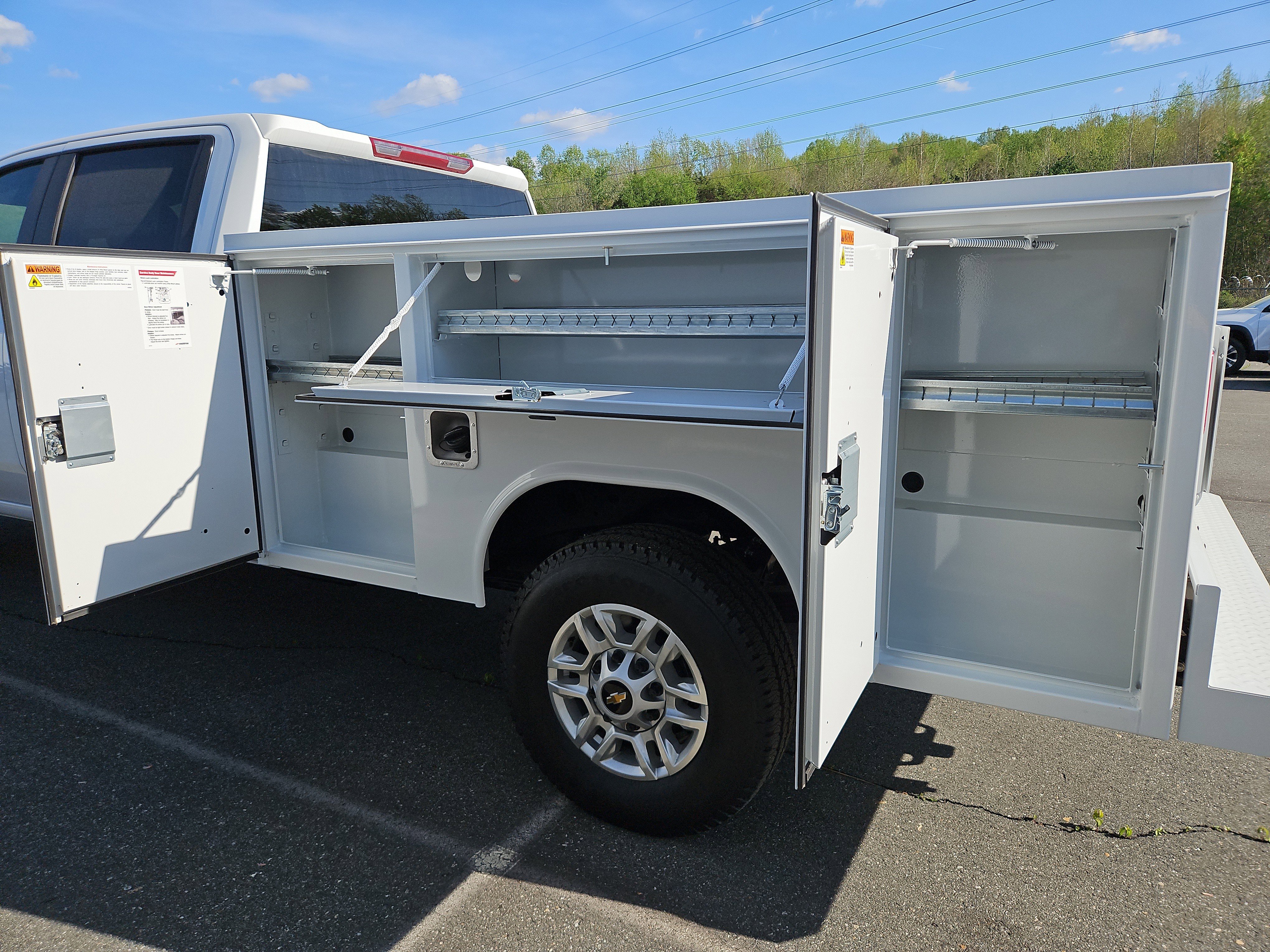 New 2026 Summit White Chevrolet WT image 21