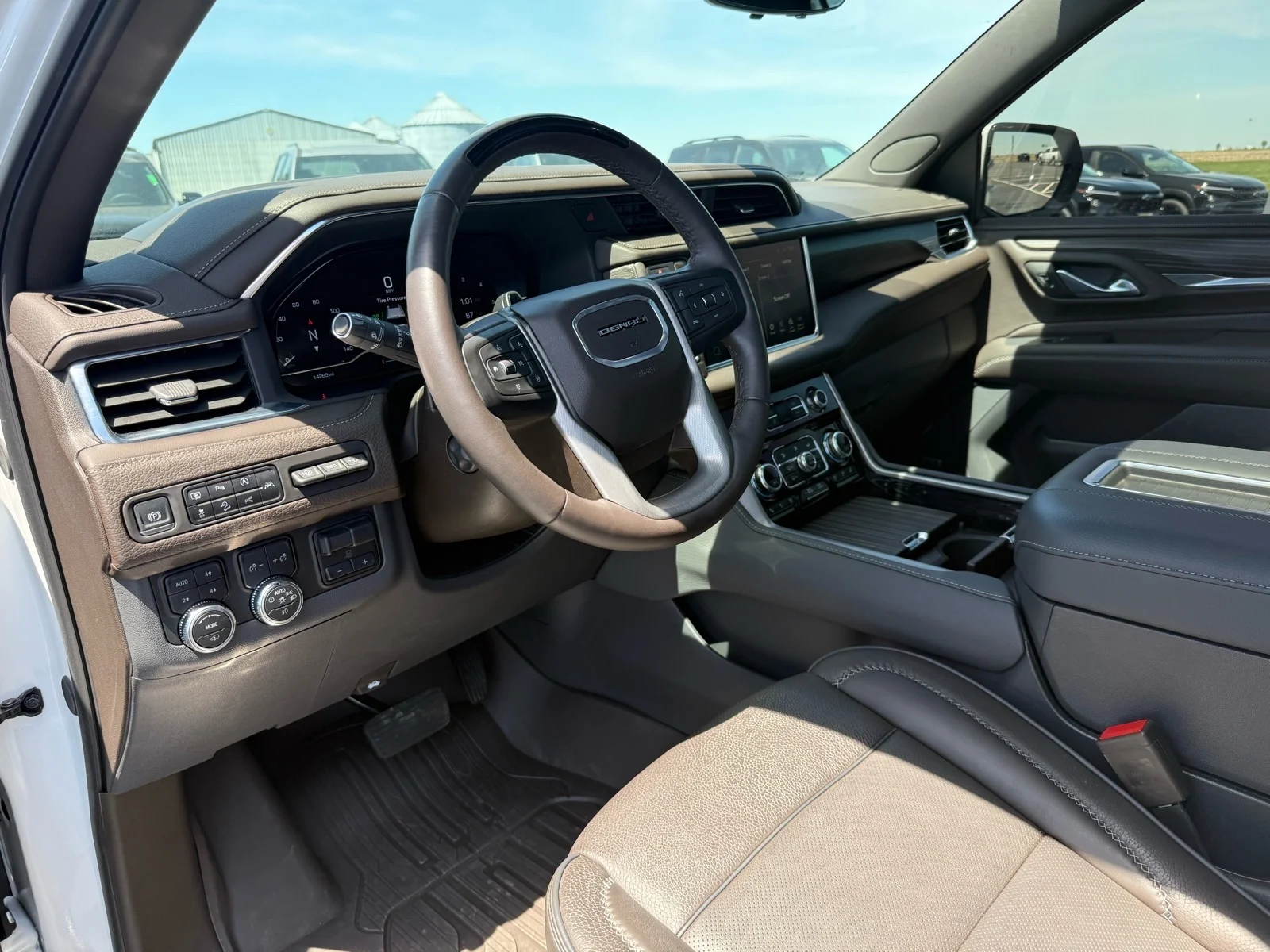 Used 2024 White Frost Tricoat GMC Denali image 23