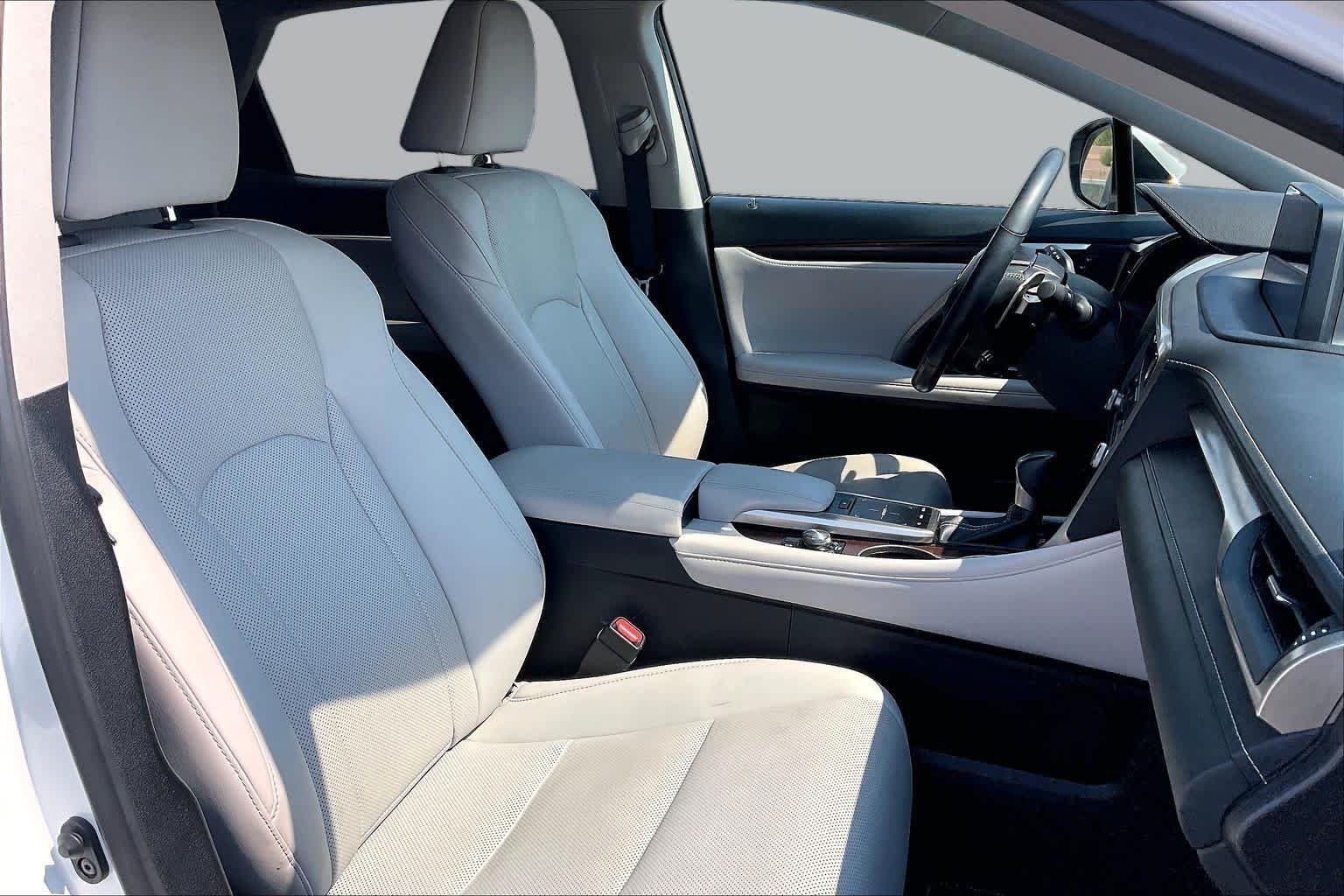 Used 2022 Eminent White Pearl Lexus  image 9