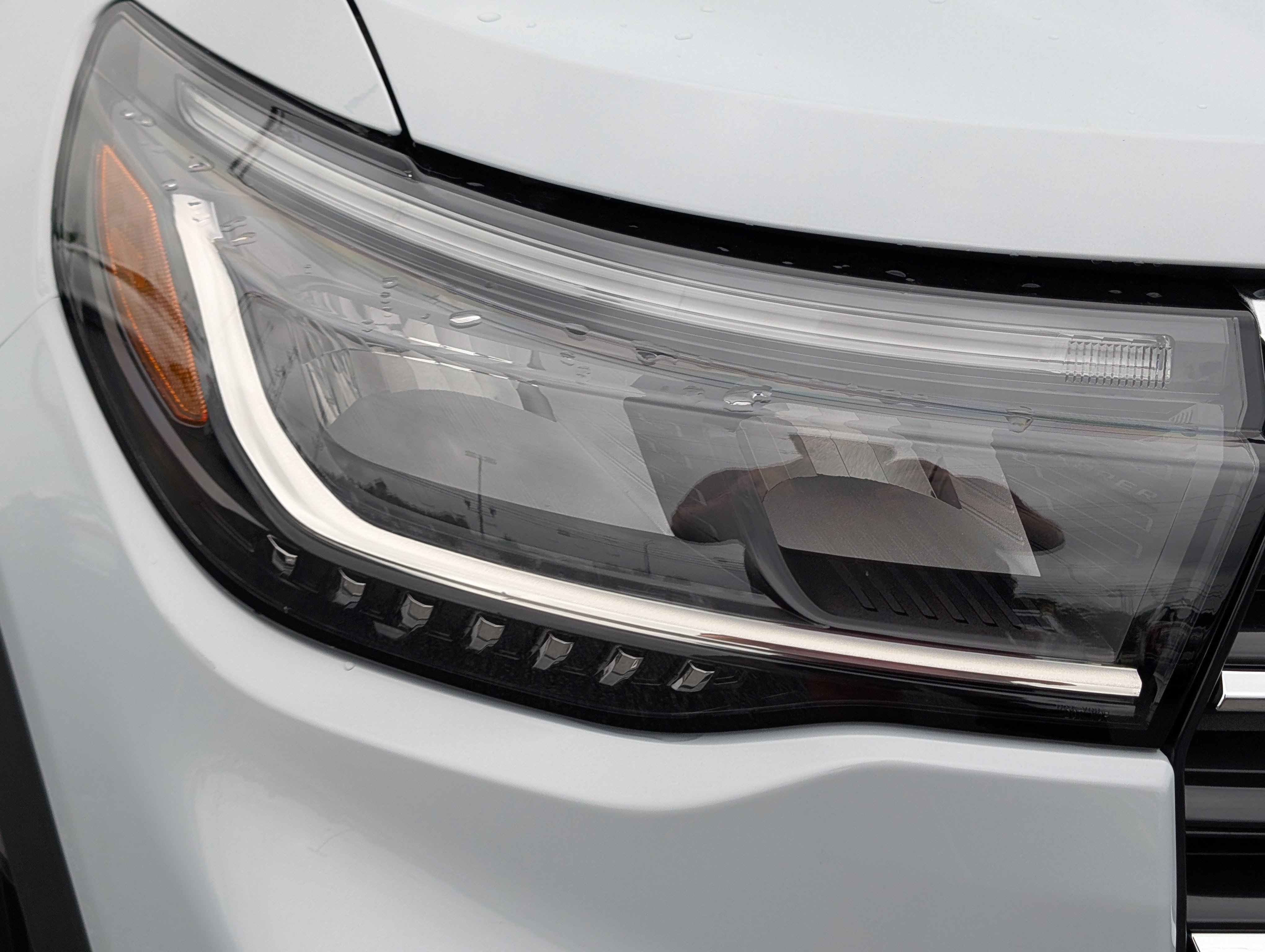 New 2026 SPACE WHITE METALLIC FORD Active image 5