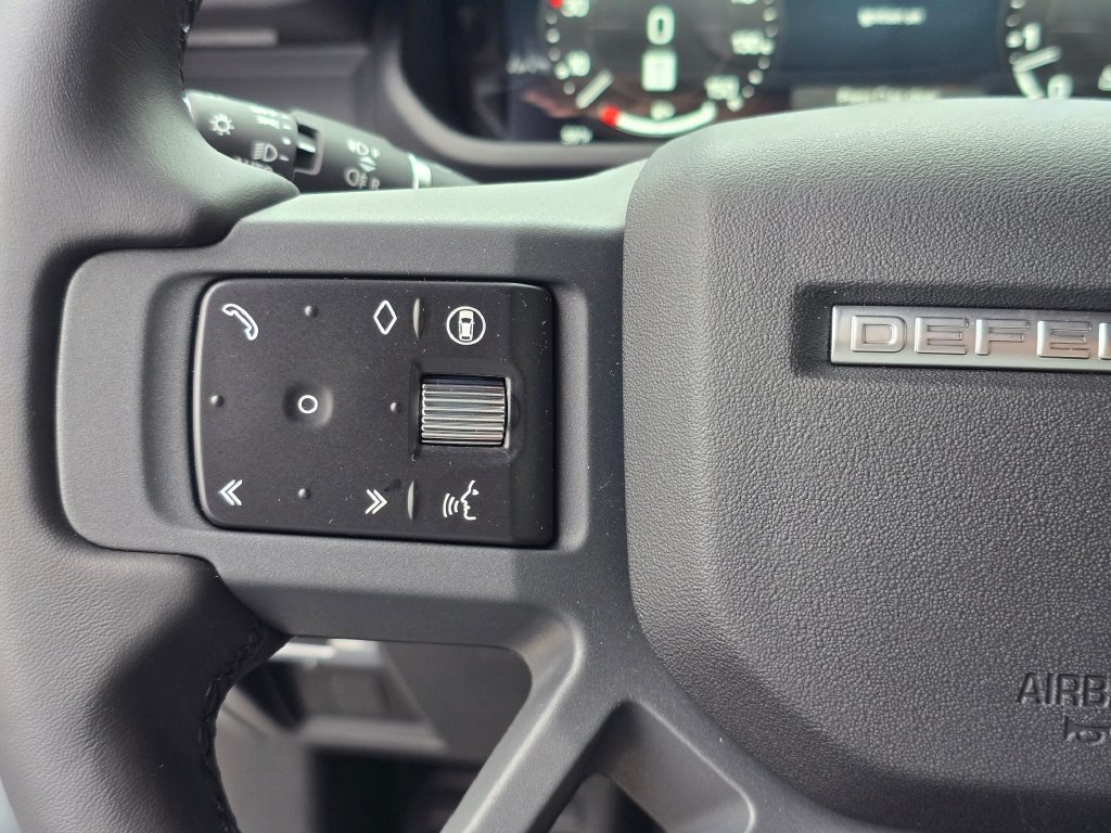 New 2026 Fuji White LAND ROVER X-Dynamic SE image 17