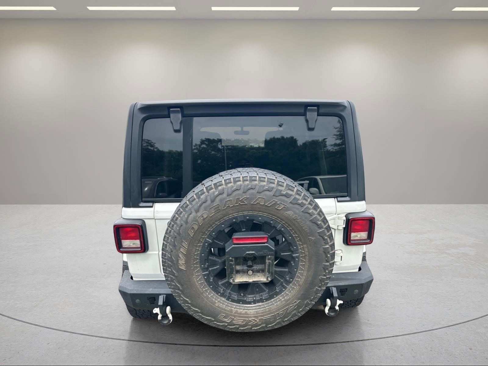 Used 2019 Bright White Clearcoat Jeep Sahara image 9