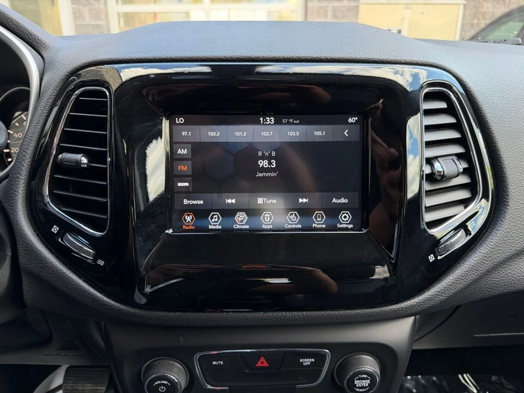 Used 2019 White Jeep Latitude image 14