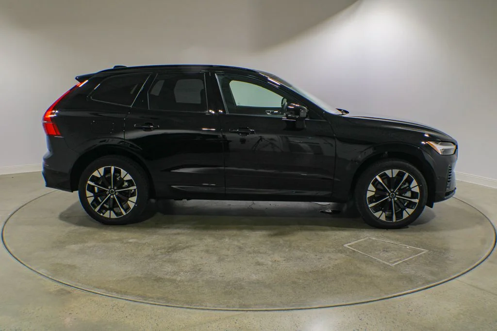 New 2026 Onyx Black Metallic Volvo T8 Plus image 6