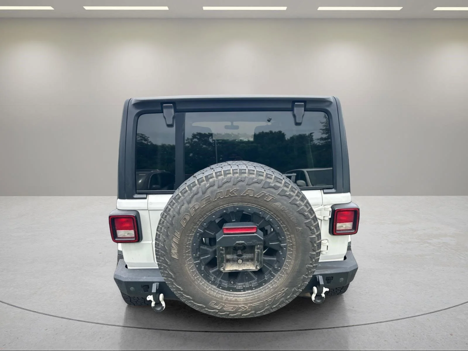 Used 2019 Bright White Clearcoat Jeep Sahara image 9