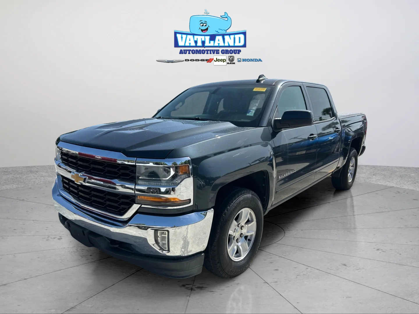 Used 2018 Graphite Metallic Chevrolet LT image 20