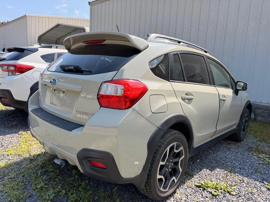 Used 2017 Beige Subaru 2.0i Premium image 10