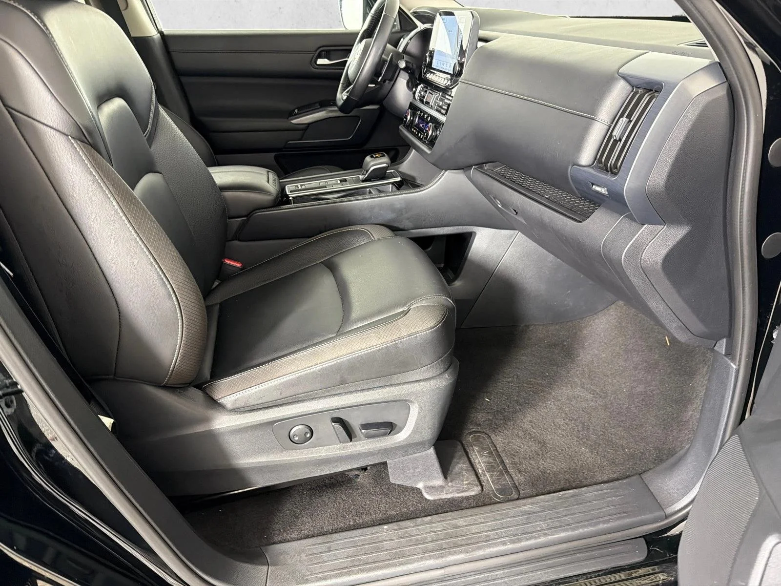 Used 2025 Black Nissan SL image 14