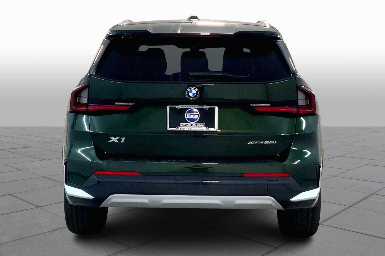 Used 2025 San Remo Green Metallic BMW xDrive28i image 4