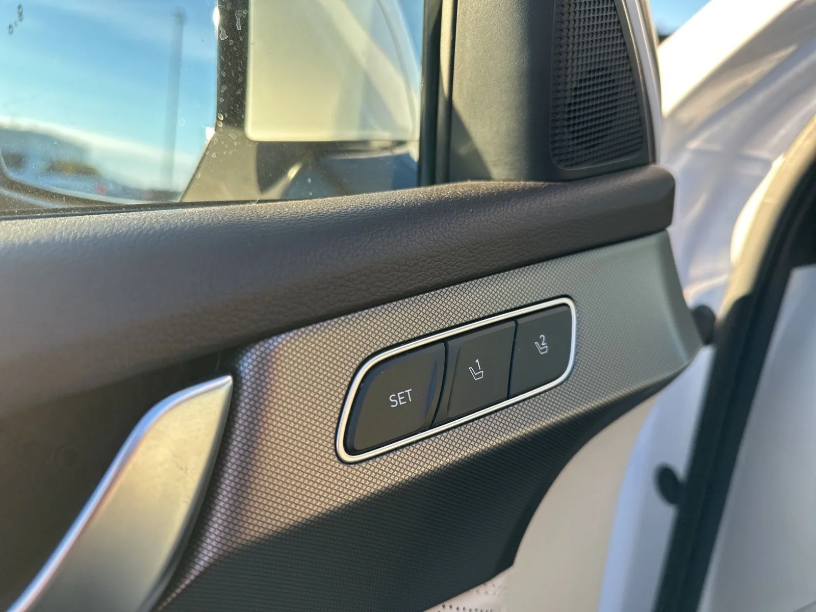 Used 2021 White Hyundai Calligraphy image 20