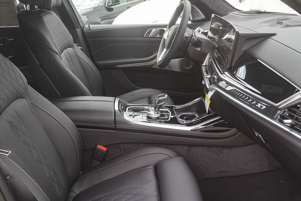 2026 BMW X7 ALPINA XB7 - Photo 13