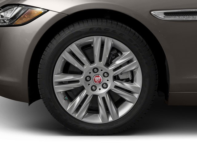 Used 2018 White Jaguar 35t Portfolio Ltd Edition image 11