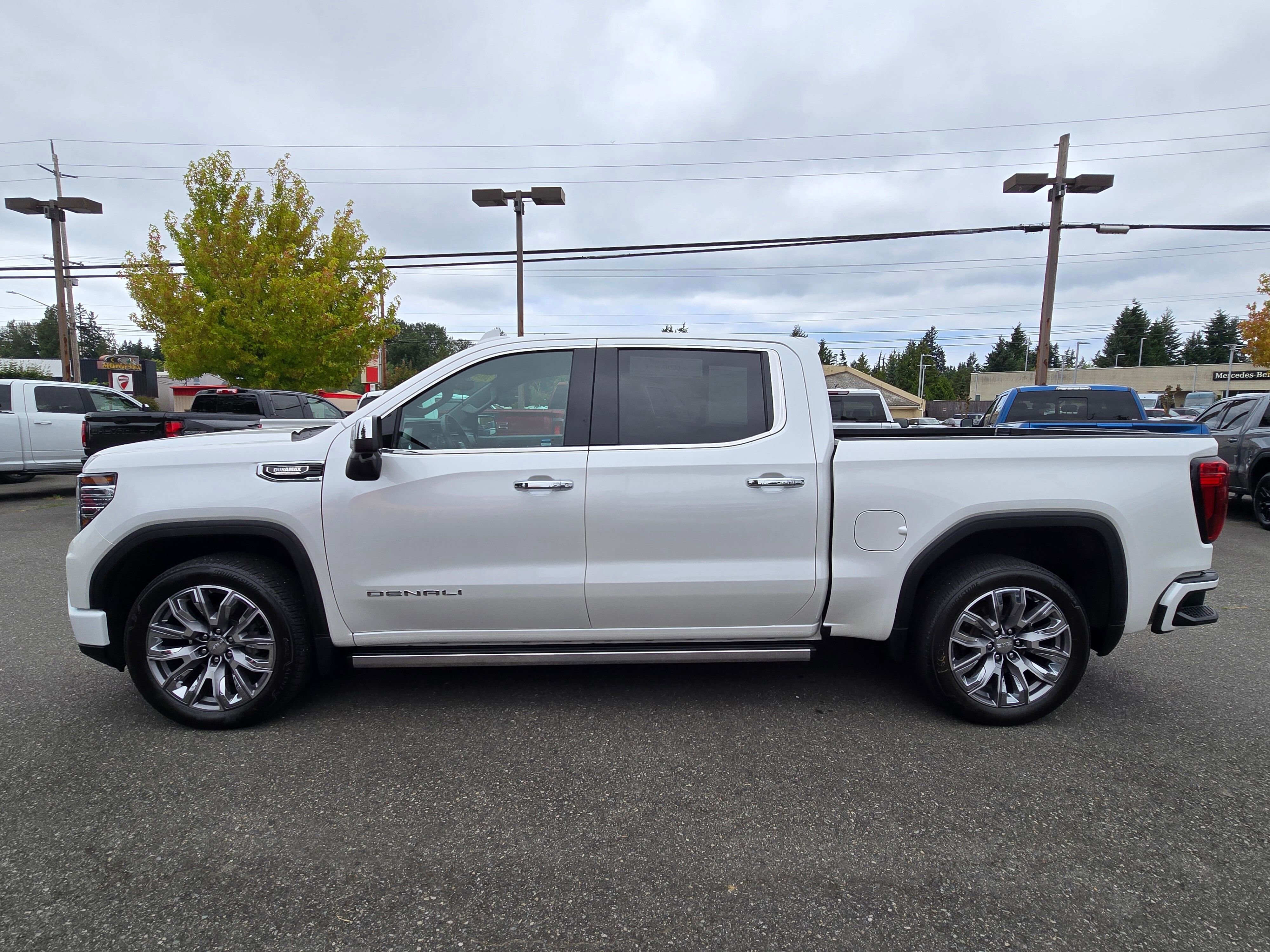 Used 2024 White Frost Tricoat GMC Denali image 4