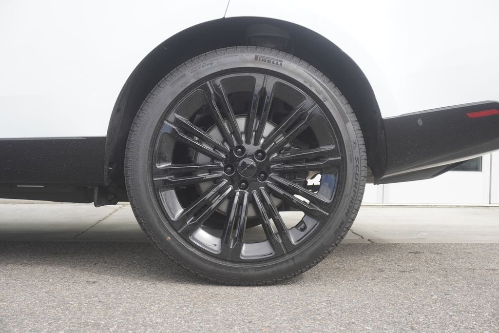 New 2026 Fuji White Land Rover SE image 33