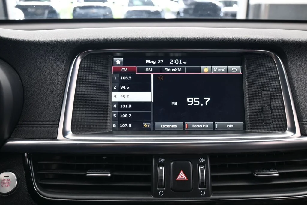 Used 2016 Snow White Pearl Kia SXL image 25