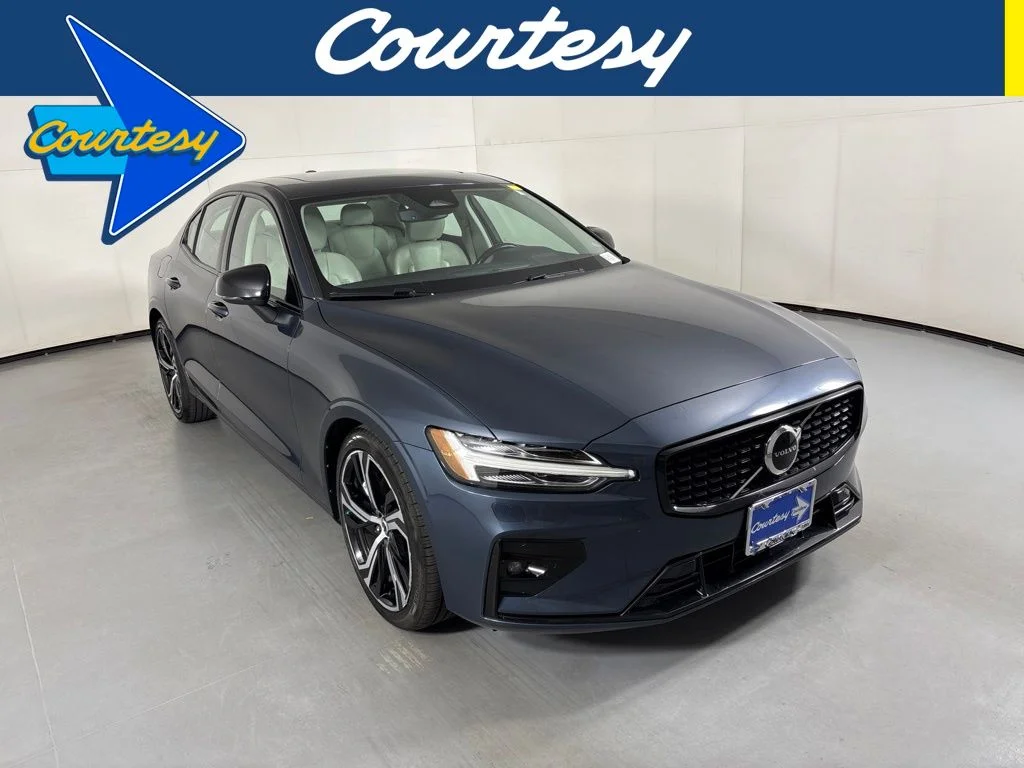 2024 Volvo S60 B5 Core Dark Theme's photo