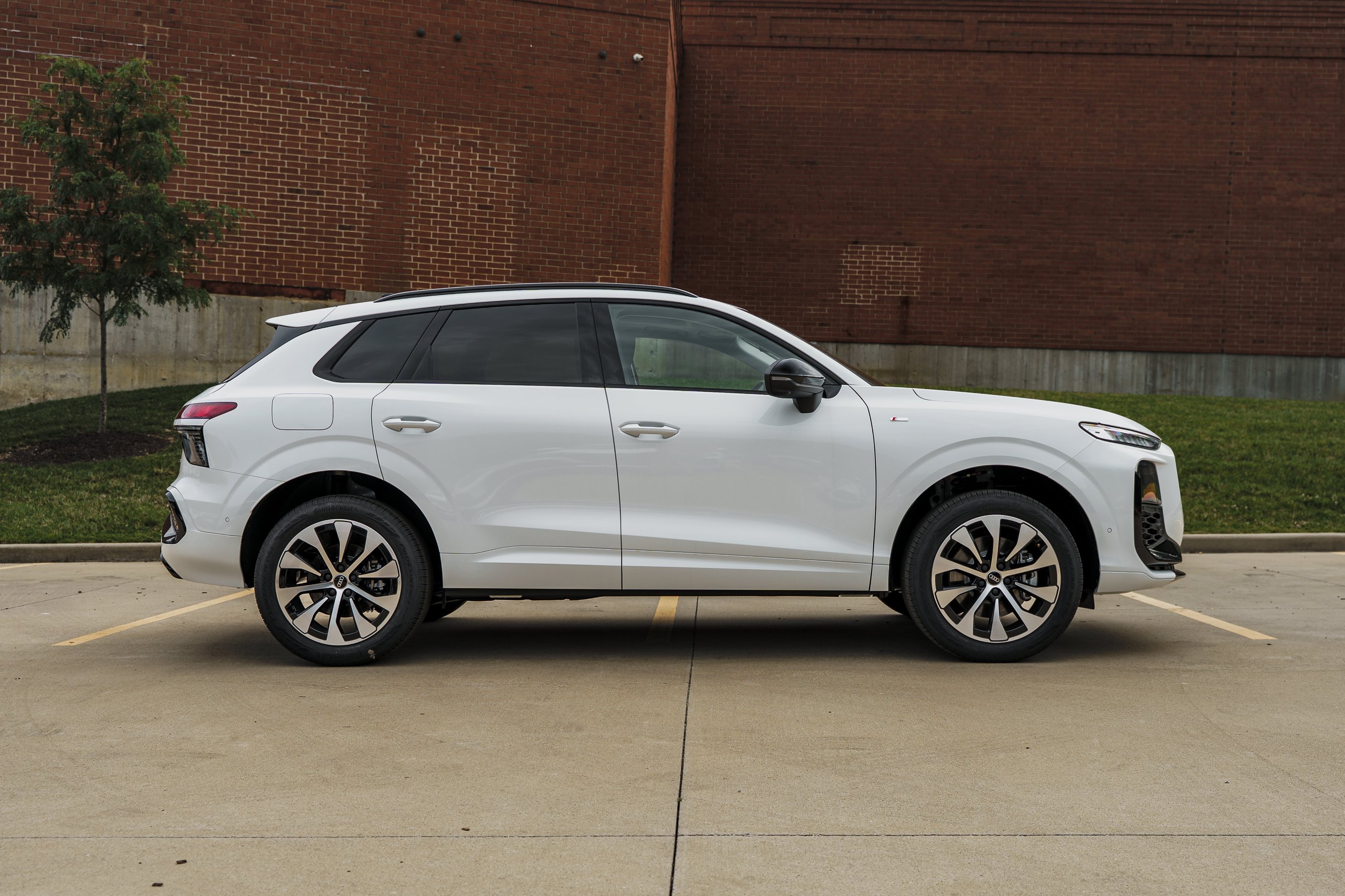 New 2026 GALCIER WHITE Audi S line image 3