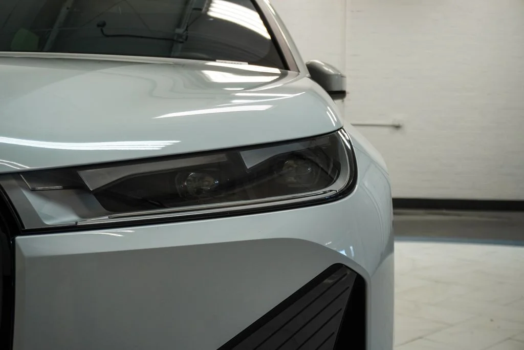 Used 2024 White BMW xDrive50 image 39