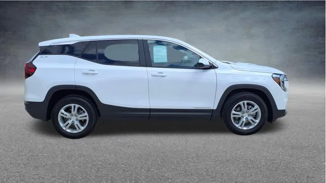 Used 2023 White GMC SLE image 10