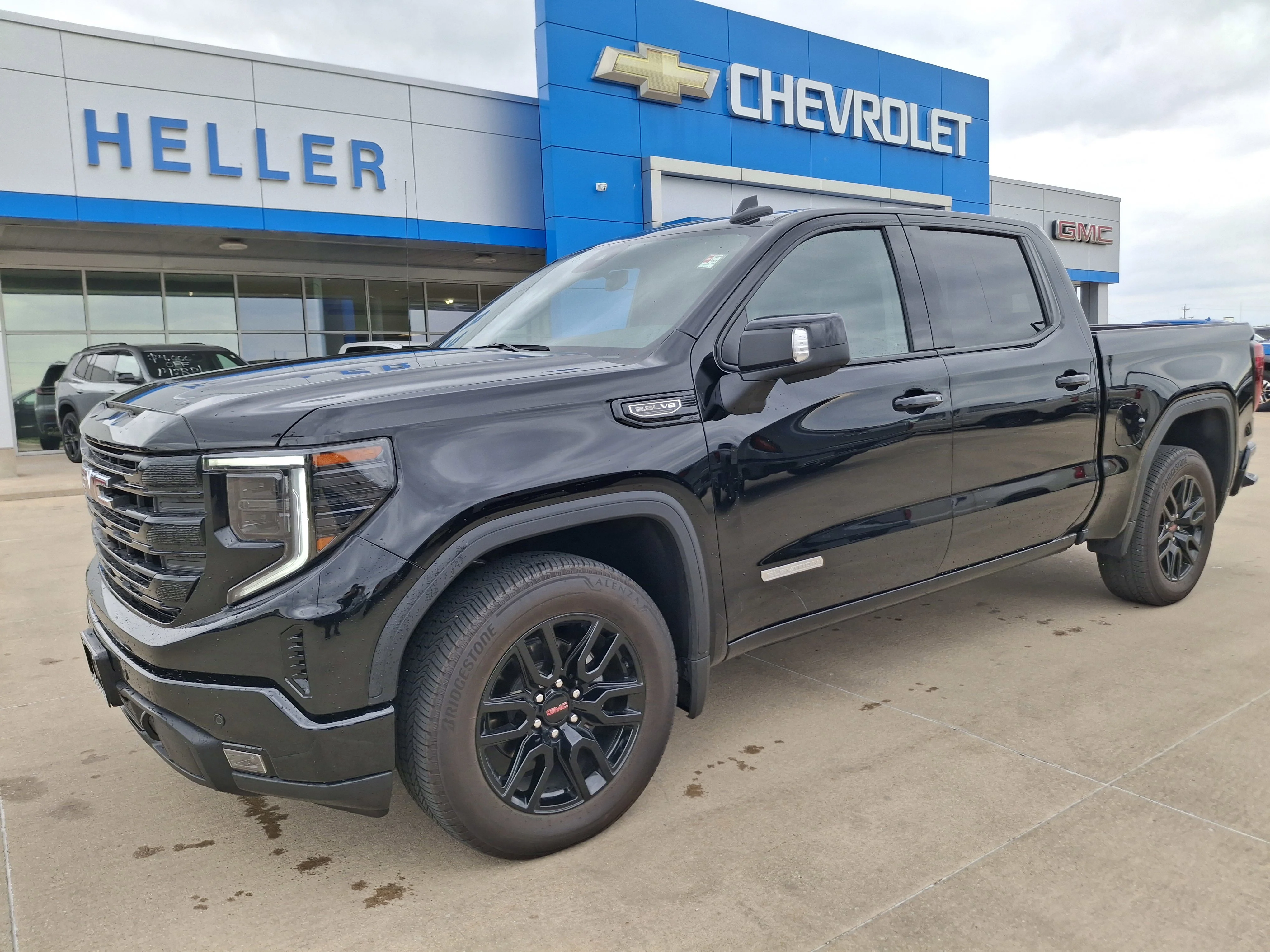 Used 2025 Onyx Black GMC Elevation image 3