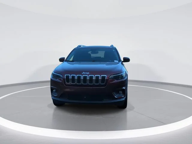 Used 2021 Red Jeep Latitude Lux image 3