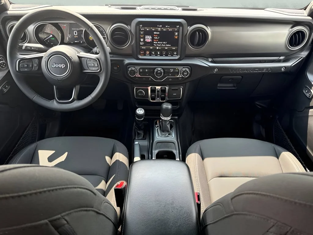 Used 2023 Black Jeep  image 12