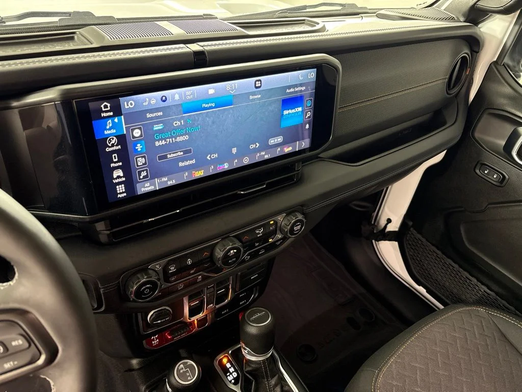 Used 2025 White Jeep Mojave image 36