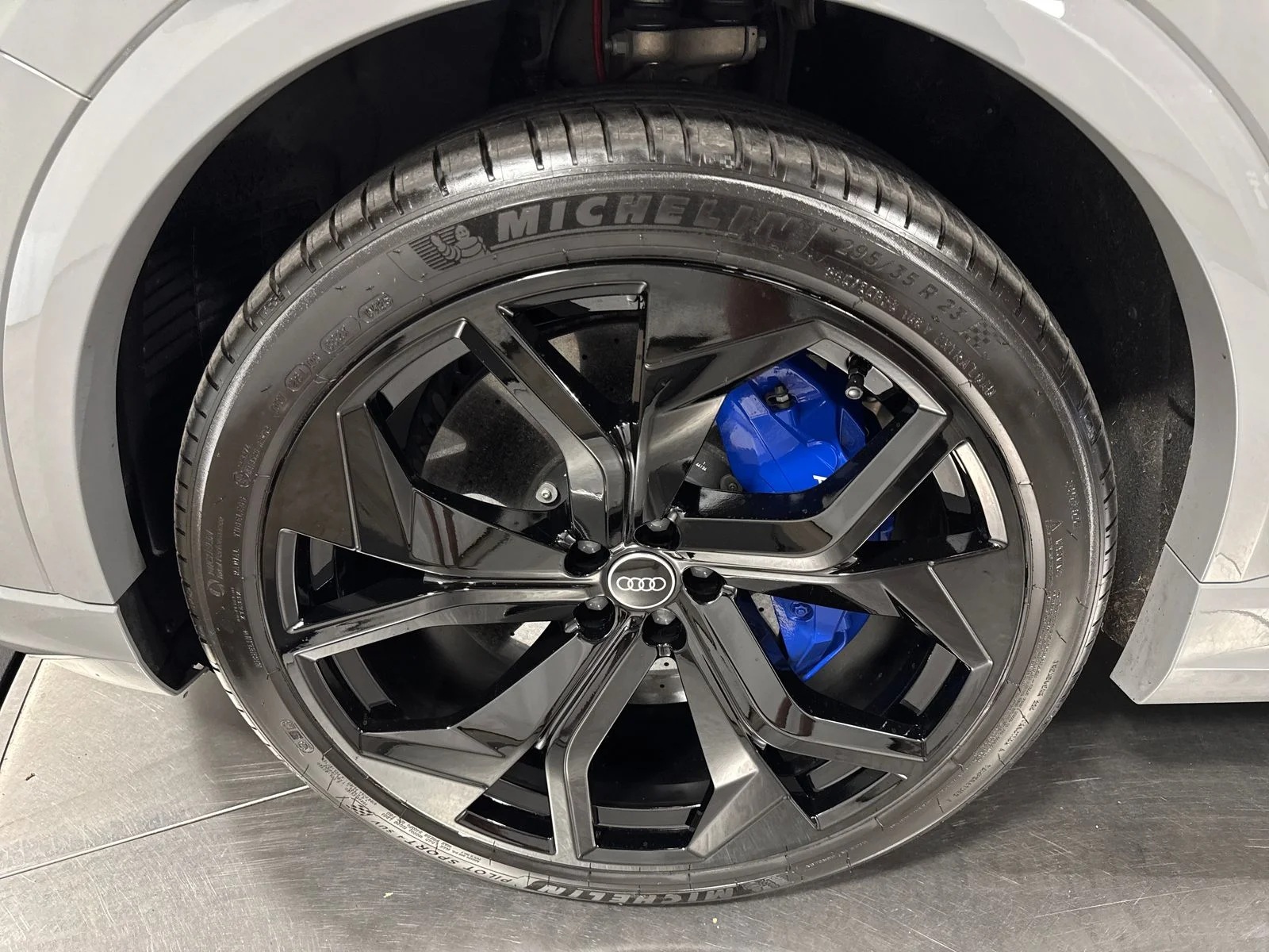 Used 2022  Audi 4.0T quattro image 2