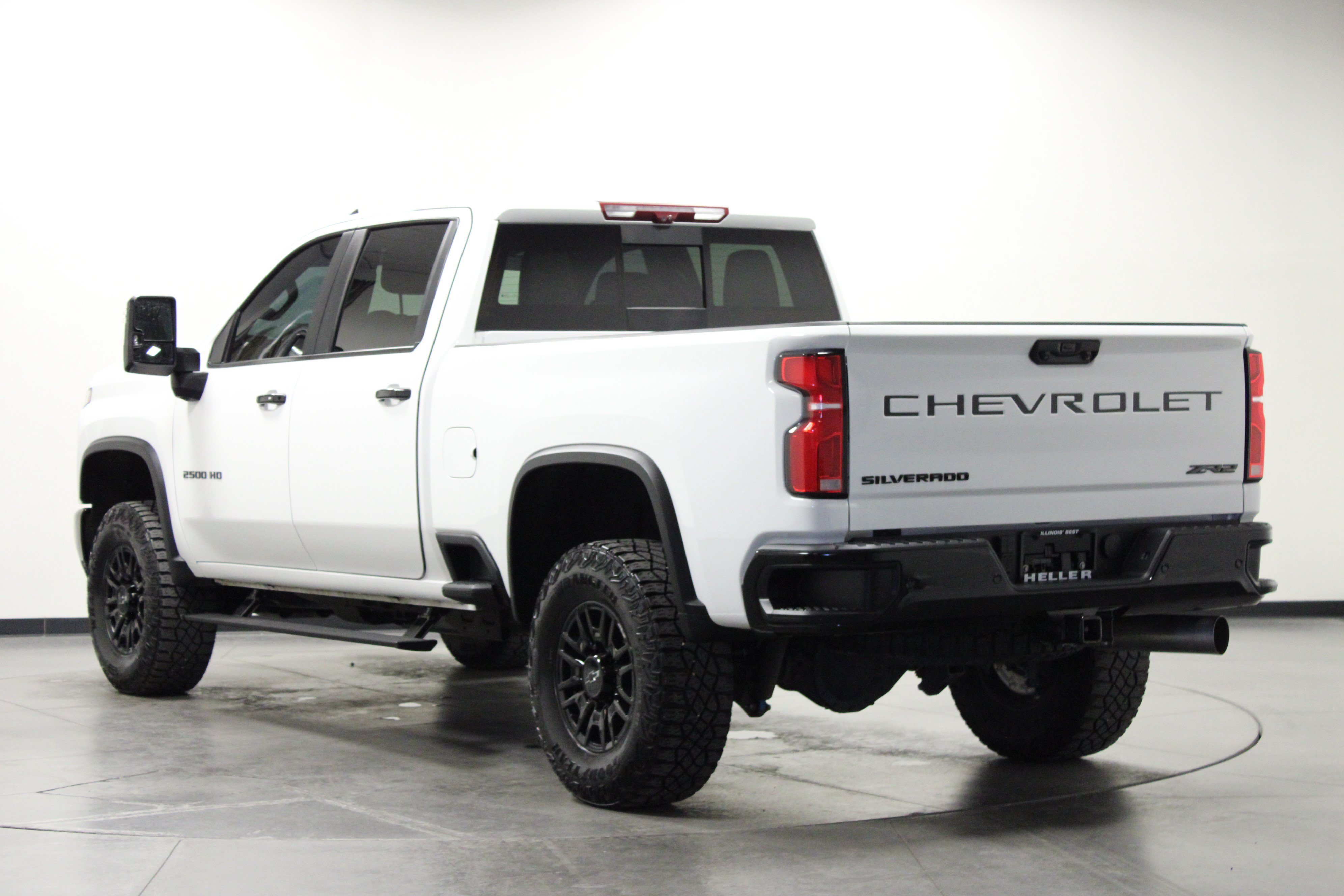 Used 2025 Summit White Chevrolet ZR2 image 6