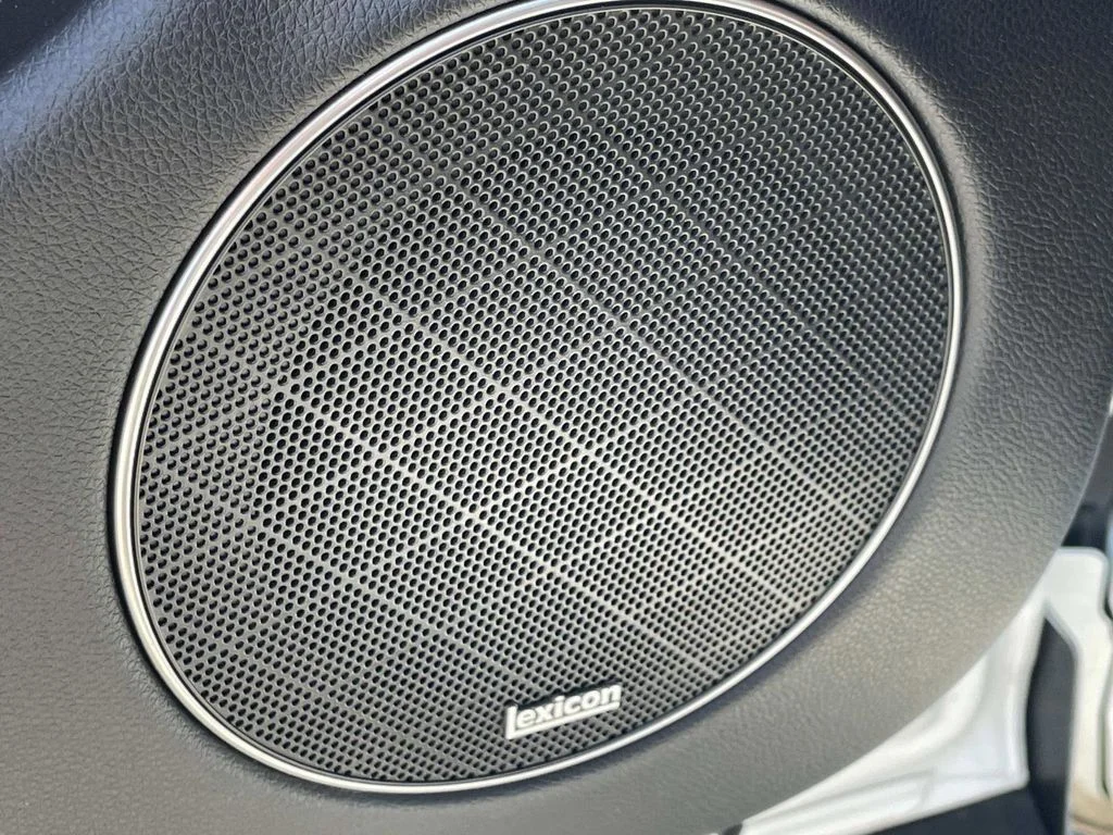 Used 2025 White Genesis 2.5T image 14