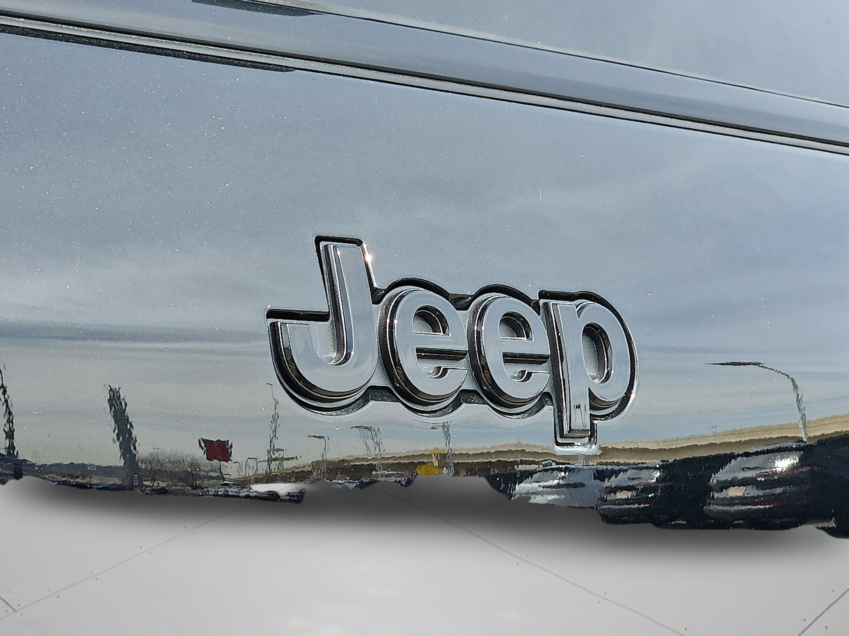 New 2025 Diamond Black Crystal Pearl-Coat Exterior Paint Jeep Limited image 12