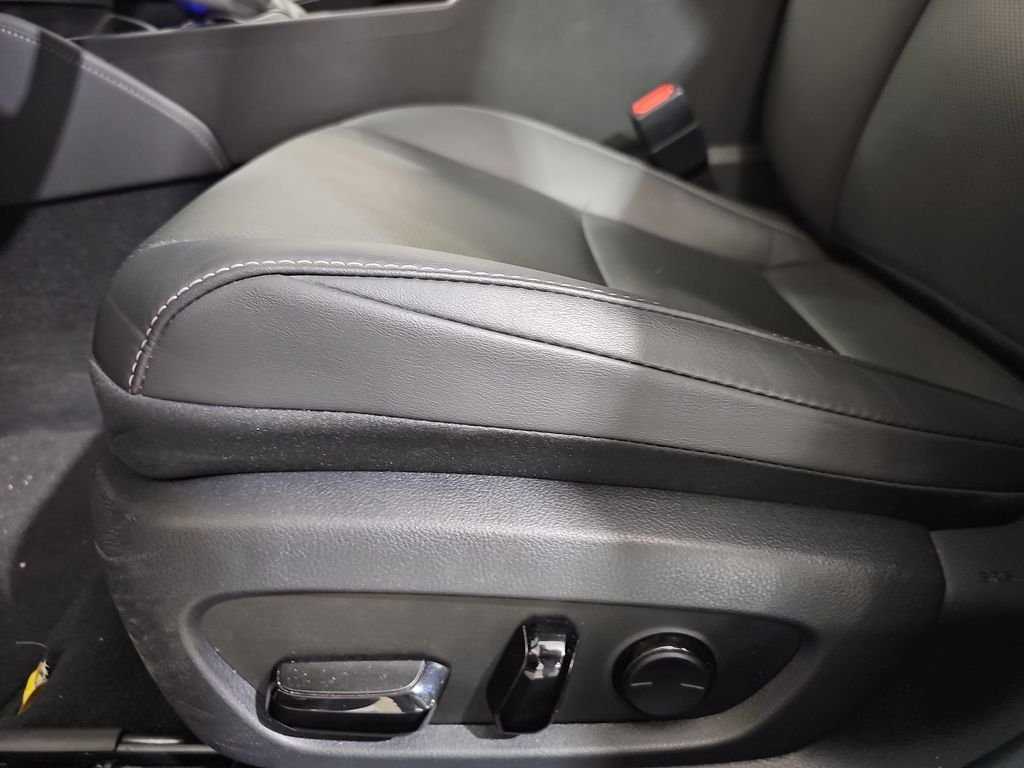 Used 2025 White Lexus 350 image 27