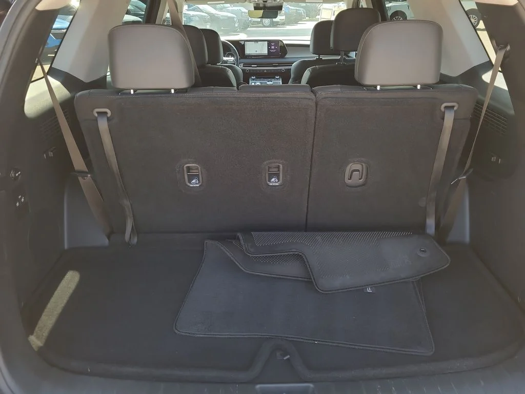 Used 2025 Red Hyundai SEL Premium image 15