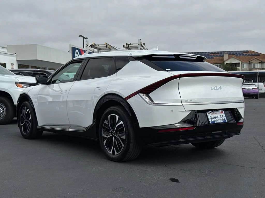 Used 2023 White Kia Wind image 11