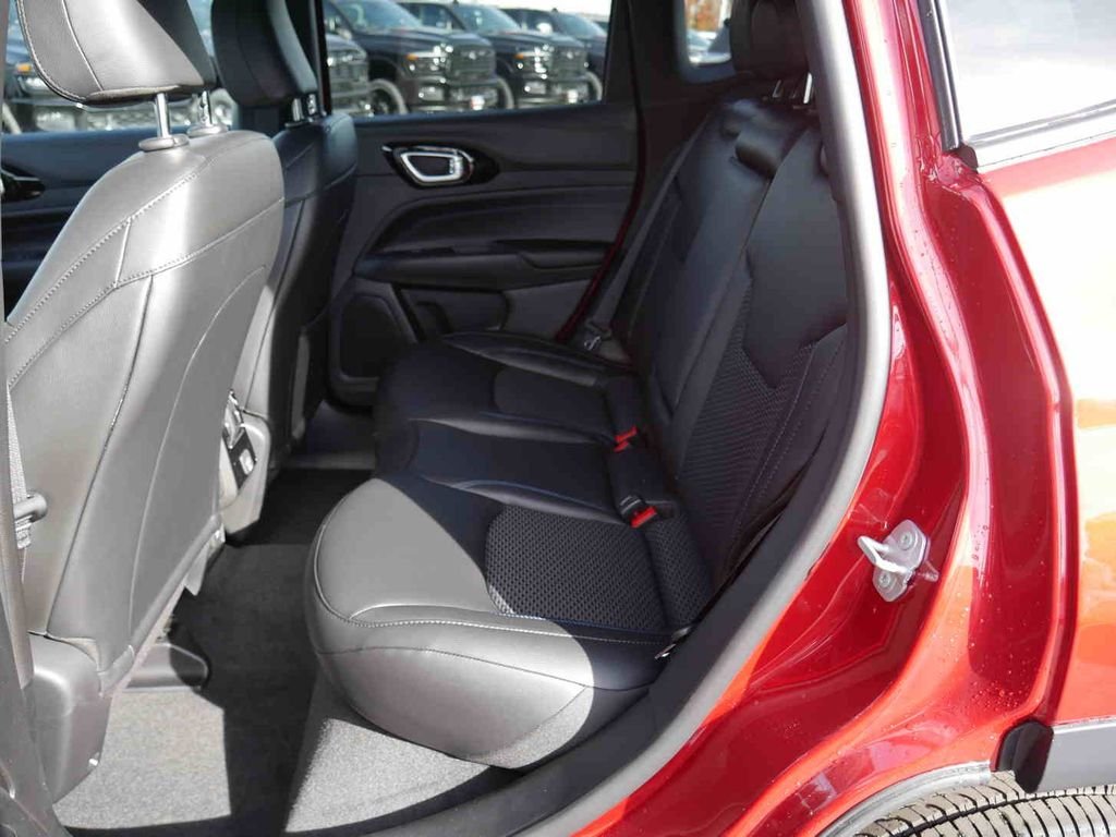 New 2026 Red Hot Pearlcoat Jeep Latitude image 12
