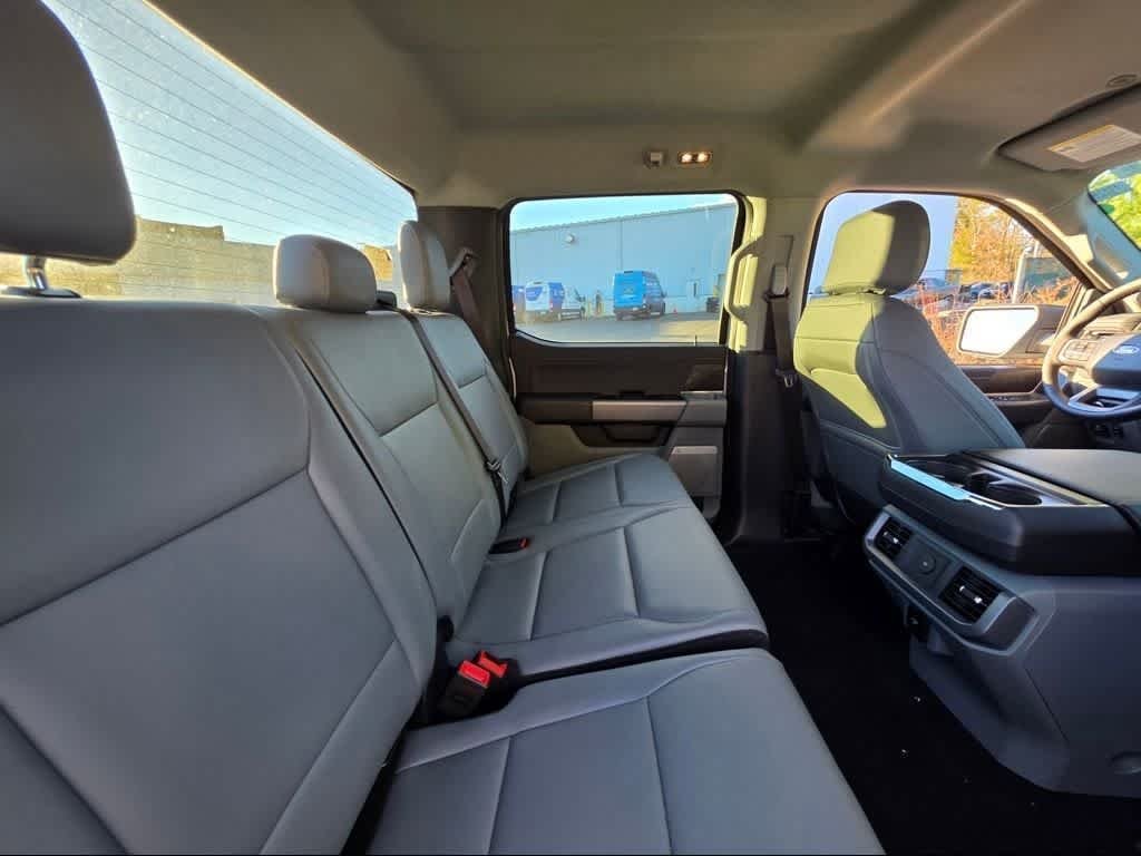 2025 Ford F-150 Lightning Flash - Photo 31