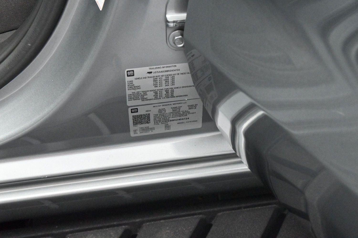 Used 2024 Sterling Metallic GMC AT4 image 39
