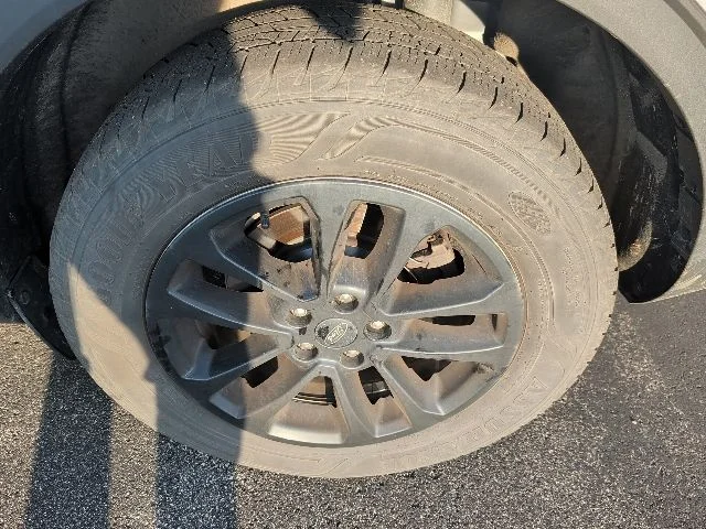 Used 2022 Ice Blue Ford SE image 4