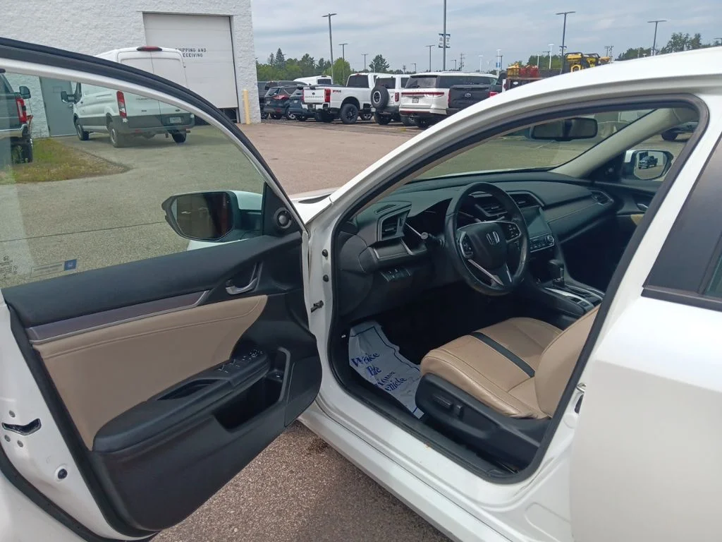 Used 2017 White Honda Touring image 12