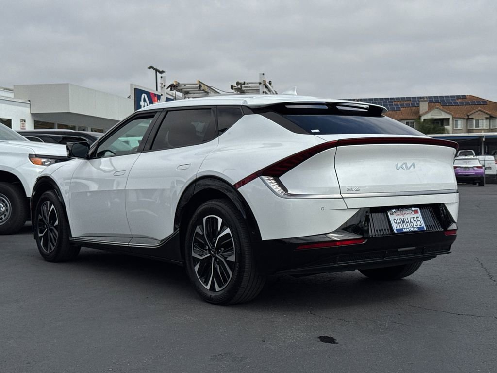 Used 2023 White Kia Wind image 11