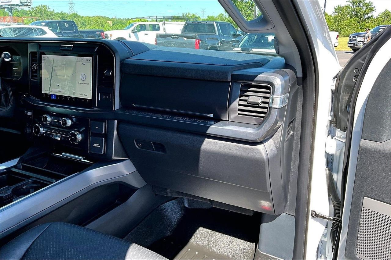 Used 2025 OXFORD WHITE Ford LARIAT image 29