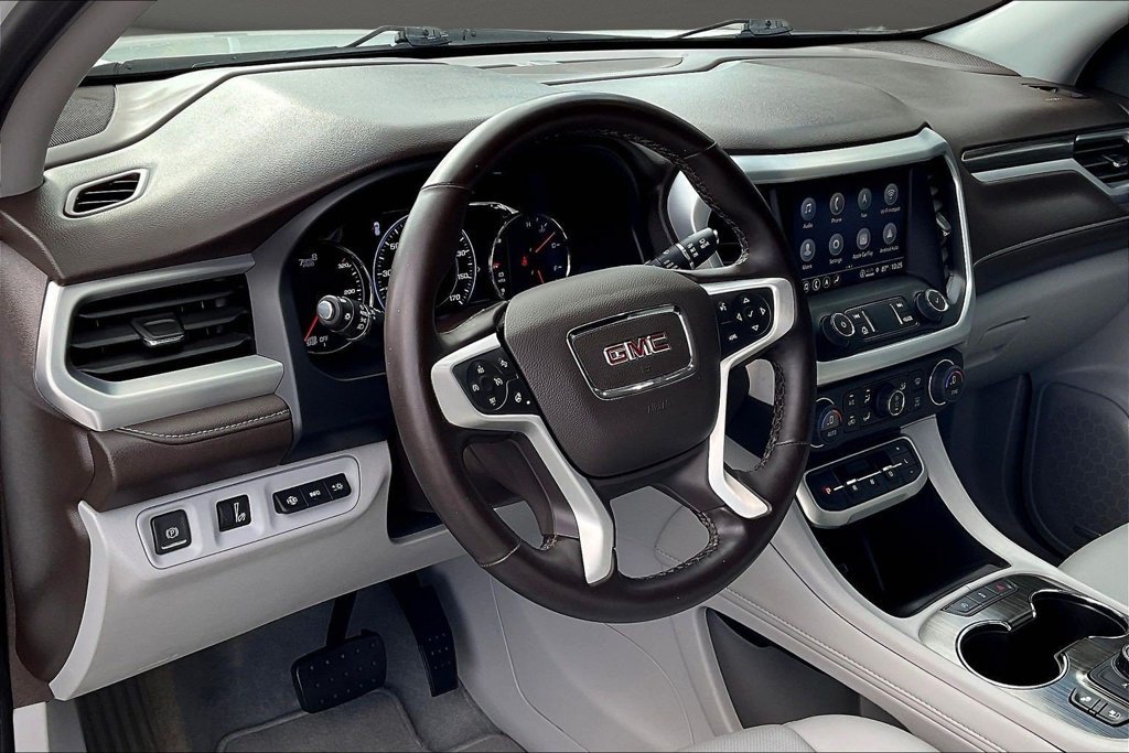 Used 2023 White GMC SLT image 19