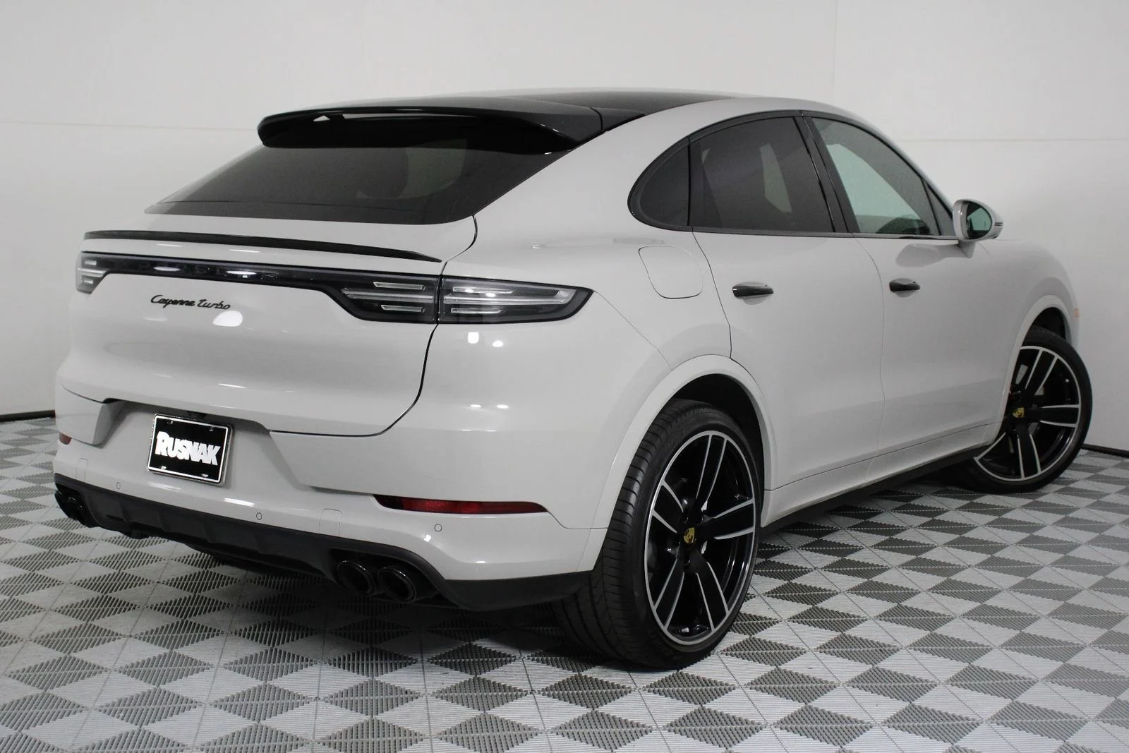 Used 2022 Chalk Porsche Turbo image 7