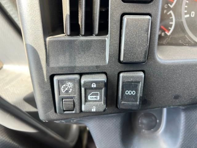 New 2024 Arc White Chevrolet MEDIUM ASH GRAY image 26