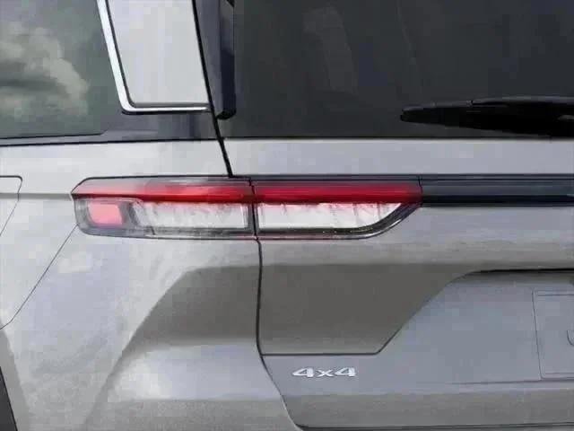 New 2026 Silver Zynith Exterior Paint Jeep Limited image 18