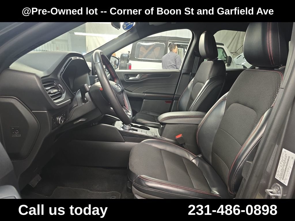 Used 2025 Gray Ford ST-Line Select image 4
